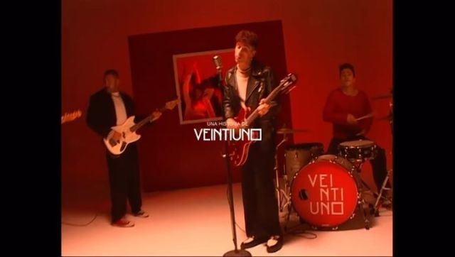 Ya está fuera “Perder los modales” el nuevo single de @veintiunomusic 🎸❤️