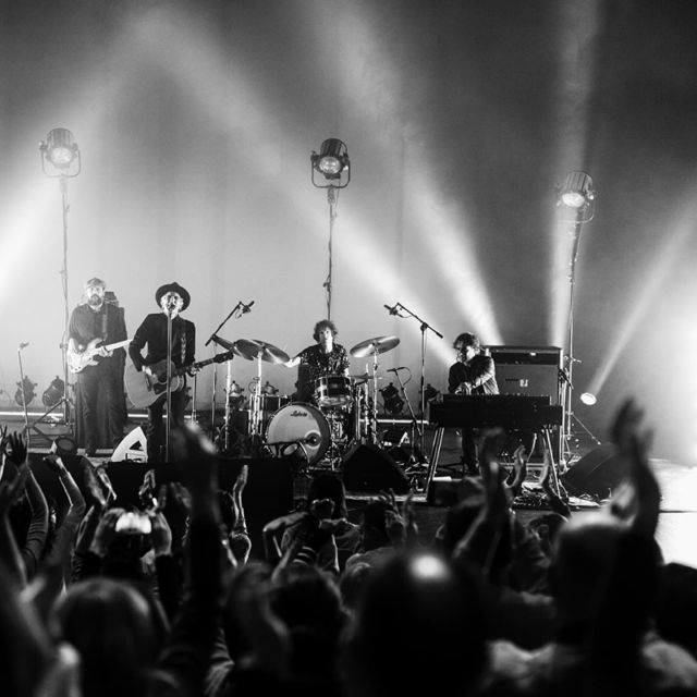 No se nos ocurre mejor forma de empezar el año que con el pedazo de concierto de ayer de Mikel Erentxun y su banda en el Festival Actual de Logroño 🎶

En un Riojaforum abarrotado y totalmente entregado, arrancó la esperada gira del 40 aniversario de Duncan Dhu (DD40) con el mejor de los homenajes a la mítica banda.

Como señaló el propio Erentxun, aquí comienza "esta aventura intensa, divertida y larga".

Próximas fechas y entradas en👉🏽 www.mikelerentxun.ws

📸 @jokinfdezphoto 

@erentxun @actualfestival @riojaforum #DuncanDhu40años #DD40 #GetInMusic